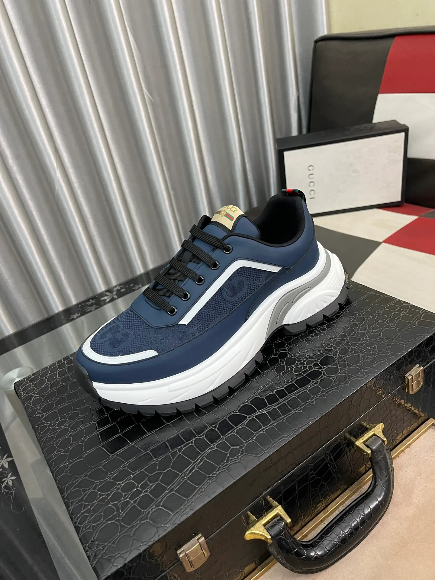 Men's Men's Shoes💰458⌚️⌚️[GUCCI] Gucci men's casual shoes are absolutely popular🔥The ultimate matching item for trendy men! The charm of super texture is irresistible, the main recommendation, the flower leather color is bright! The upper is made of high-quality cowhide with branded fabrics, pigskin lining for the feet, and wear-resistant rubber sole, which is noble and elegant! Extremely comfortable🎁🎁You can be as handsome as you want💪 38-443️⃣colors available